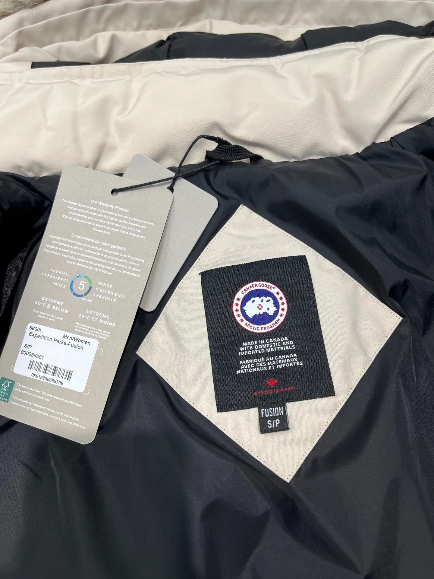 P840 Canada goose🌟 Canada Goose 07 models All in stock, 6 colors, I will never stop stocking this winter All original factory customization All details strictly required have been corrected since the beginning of this year Detachable fur collar! The workmanship and wiring are very straight! A big goose is enough for a winter. Size: 1. 90% white duck down from a conscientious manufacturer (some people brag about their own goose down, please search it on your own. Goose down is warmer and less fluffy than duck down, so good down jackets are all white duck down. There is no such thing as white goose down) 2. Upgraded fabrics with moderate hardness, waterproof, windproof and anti-fouling (Arctic Tech fabrics imported from South Korea are not comparable to fabrics dyed by some small workshops) 3. YKK No. 10 authentic zippers (Japanese customized YKK zipper, silky smooth, not stuck, officially designated) 4. Western Canadian wolf hair (Wolf hair is divided into eastern, central, and western. Western wolf hair is light in color, dense, and has good thermal insulation effect. It is the genuine Canada Goose grade) Let’s analyze and explain some details of the production 1. First, sew the liner and then fill it with down (some small factories and small workshops first fill it with down and then sew) Why? The technology is not up to par and the hardware conditions are not enough! ! ! For this step alone, we need to spend more time and money. 2. Filling the inner tank with down. We are all down filling machines to ensure that the down weight of each pill is the same. There is a video (small factory, small workshop is stuffed by hand). Why? The hardware conditions are not enough. A machine costs more than 100,000 yuan. Small factories simply cannot buy it. This means that the weight of the down in each liner cannot be guaranteed, and the warmth of high-end down jackets cannot be guaranteed. 3. For the needles of the sewing machine, we all use the top-notch No. 7 needles (small factories all use No. 10 needles). The finer the needle, the finer the needle eye, which reduces the risk of velvet and velvet running. 4. Wolf fur collar We are all spliced in whole or in large pieces (small factories mostly use broken pieces) The warmth retention of wolf fur is very good, but the splicing of scraps cannot guarantee the warmth. Color: Black, white, gray camouflage, sci-fi blue camouflage, green camouflage, sky blue, dark blue, cool gray, red. Professional Canada goose producers, we are enough this winter! We would like to sincerely thank everyone who buys our down jackets!  size：xs-xl